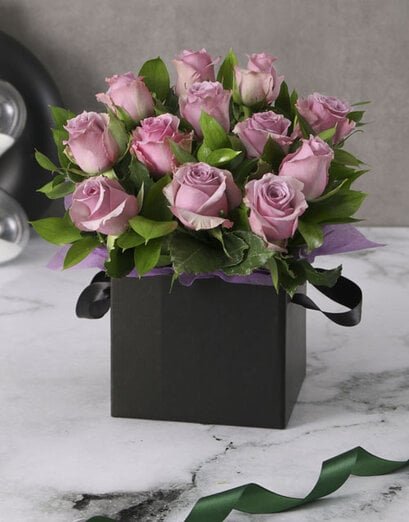 Light Purple Roses in Black Box - Product image
