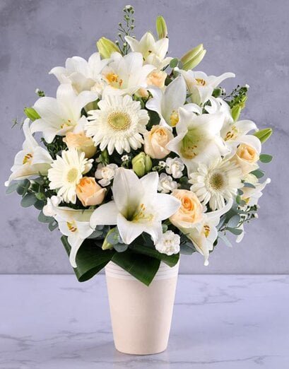 Elegant Cream Flower Arrangement