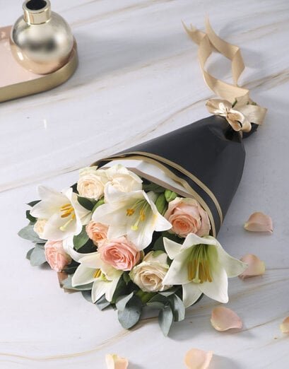 Soft Grace Cream And Peach Lily Bouquet - Product image