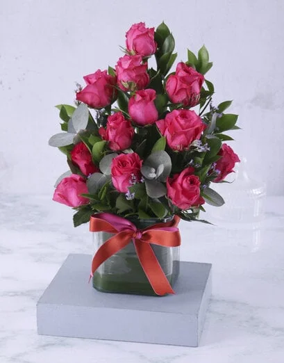 Artful Cerise Rose Arrangement - Product image