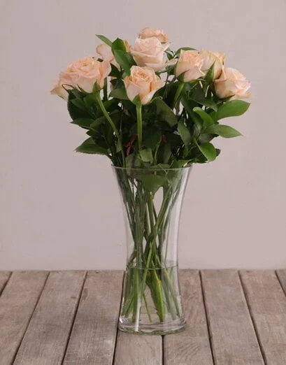 Flair of Peach with Roses in a Vase - Product image