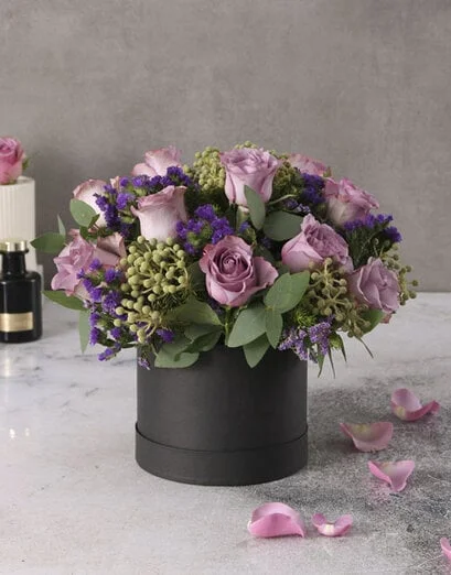 Hatbox of Lilac Roses - Product image