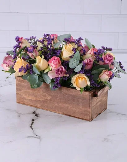 Mixed Rosy Bunch In Crate - Product image