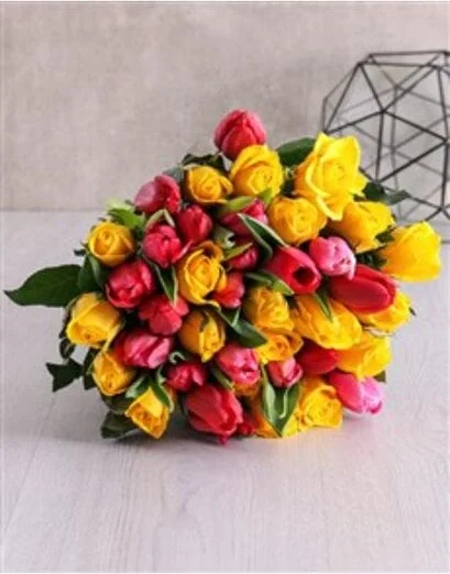 Red and Yellow Bouquet in Craft Paper - Product image