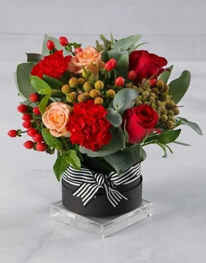 Red Flower Medley Hat Box - Product image