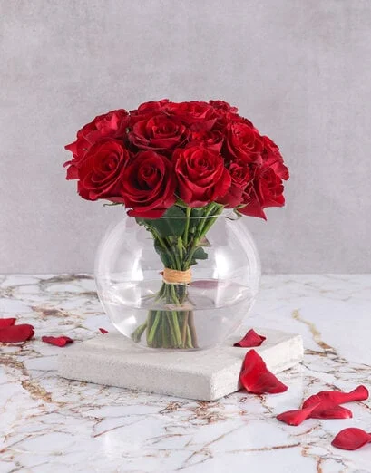 Red Rose Bouquet in Round Vase - Product image