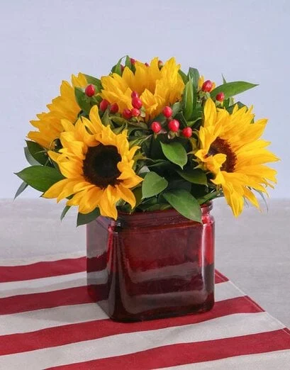 Sunflowers in a Square Vase - Product image