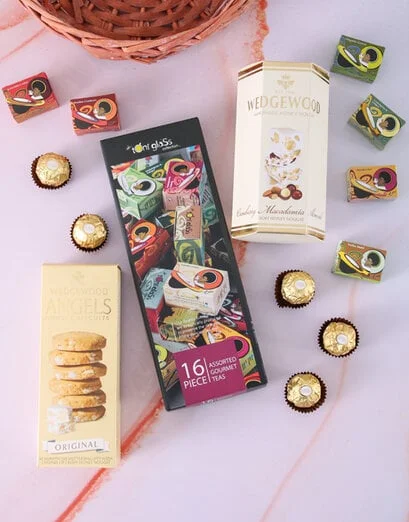 Toni Glass Tea and Wedgewood Hamper - Product image